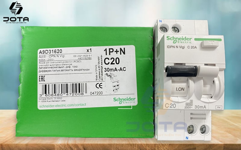 Hình ảnh thực tế RCBO 2P 20A 30mA Schneider A9D31620 Acti9